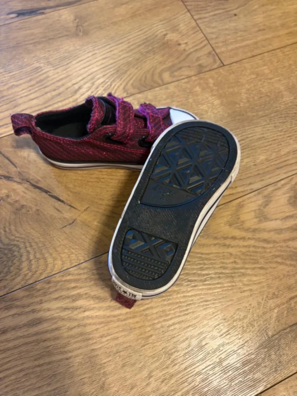 Converse Toddler Shoes – Size 7C
